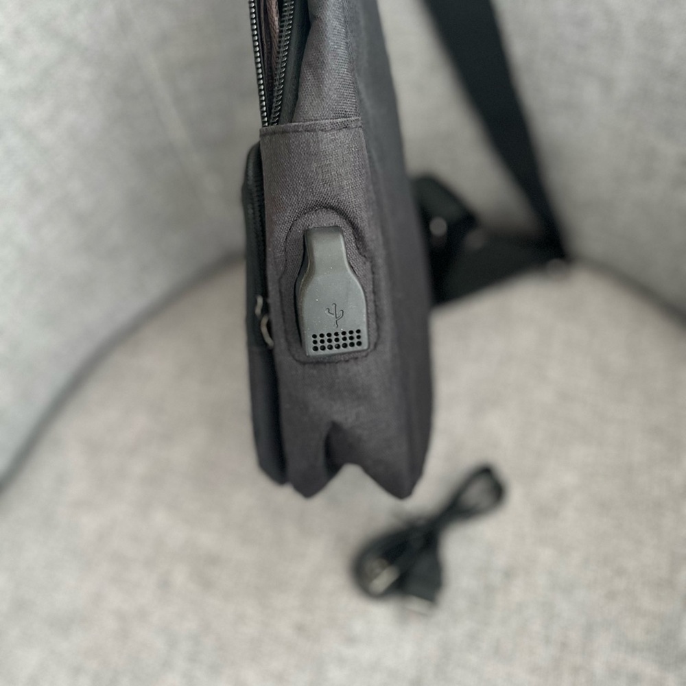 Unisex Black Crossbody Pack